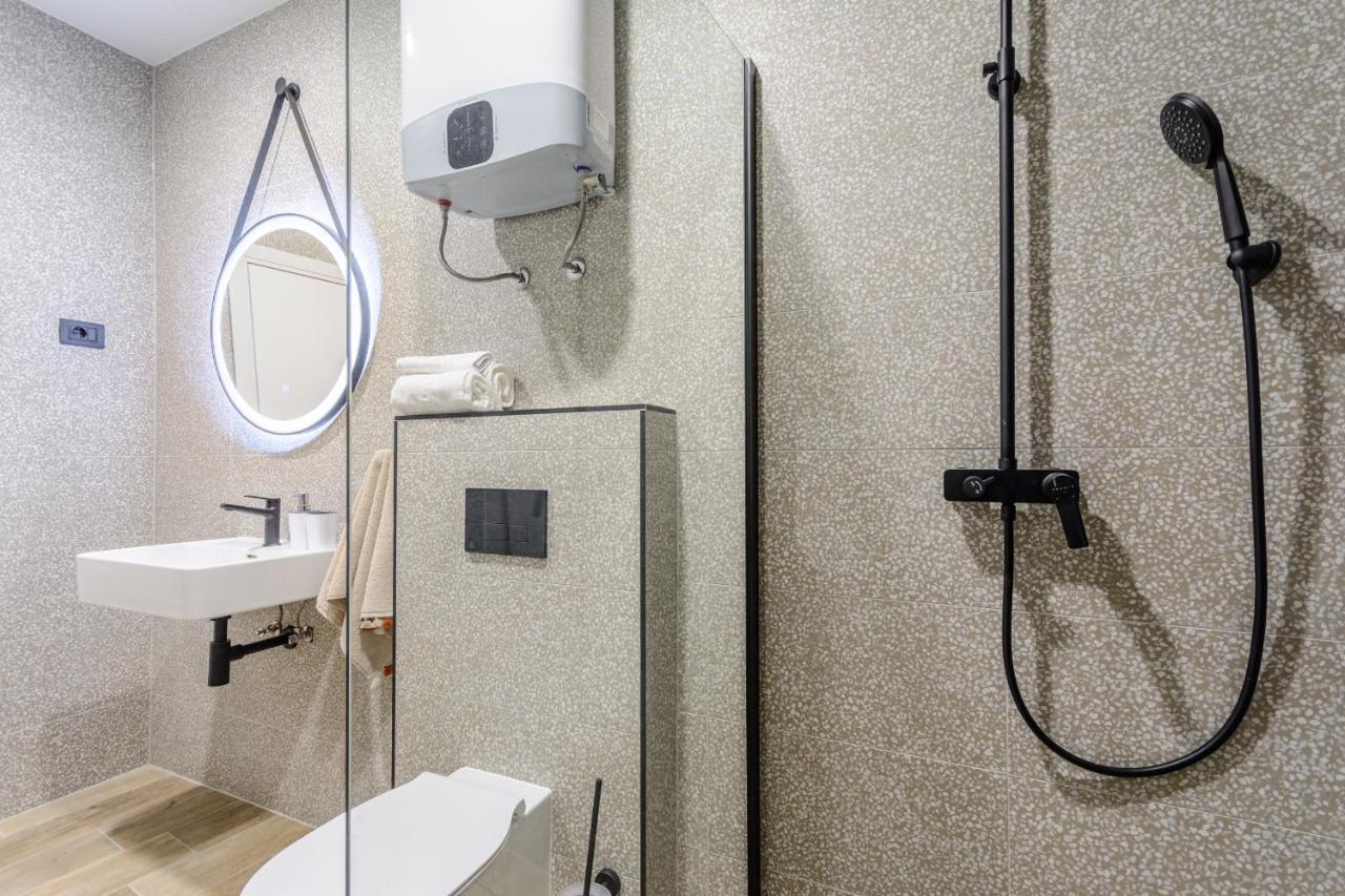 Dora Rooms And Studios Sutivan Bagian luar foto