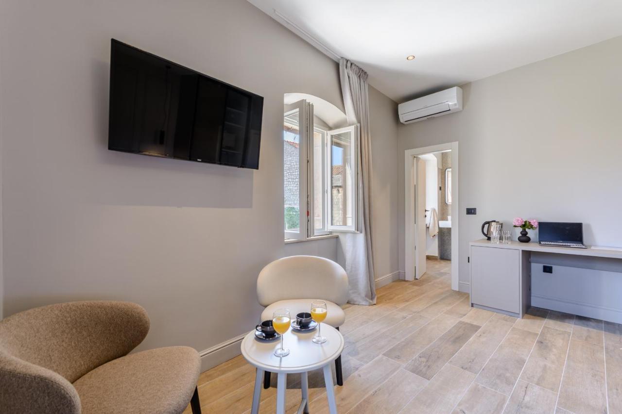 Dora Rooms And Studios Sutivan Bagian luar foto
