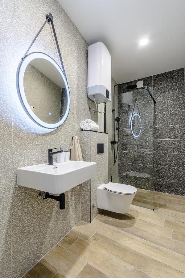 Dora Rooms And Studios Sutivan Bagian luar foto